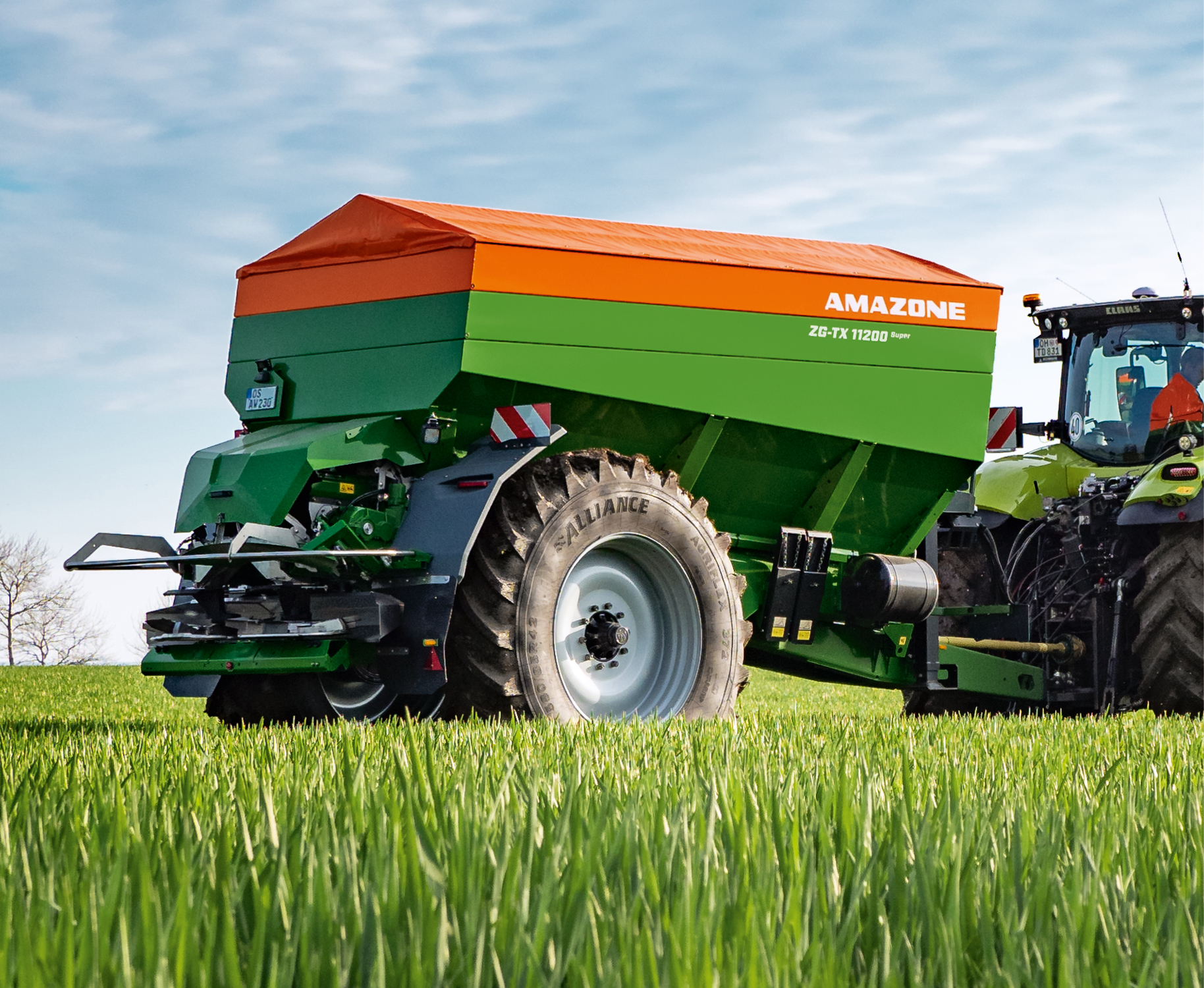 Der neue angehängte Kombistreuer ZG-TX 11200 Super mit maximalem Volumen bei großen Arbeitsbreiten